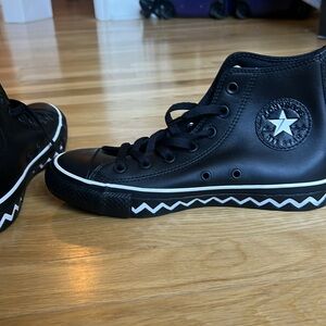 Leather black with white detail chuck Taylor converse zig zag